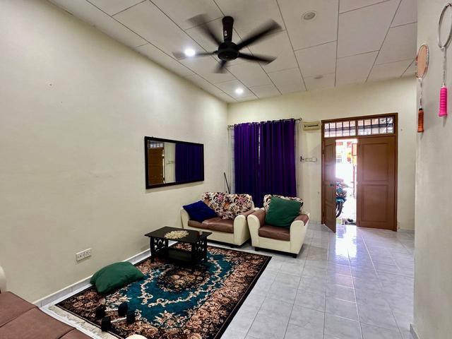 Terraced House for sale in Malaka