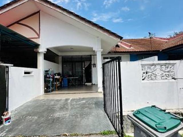 Terraced House for sale in Malaka