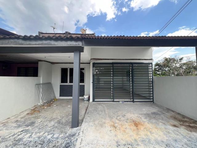 Terraced House for sale in Malaka