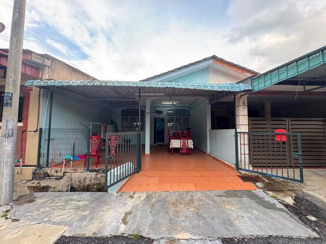 Terraced House for sale in Malaka