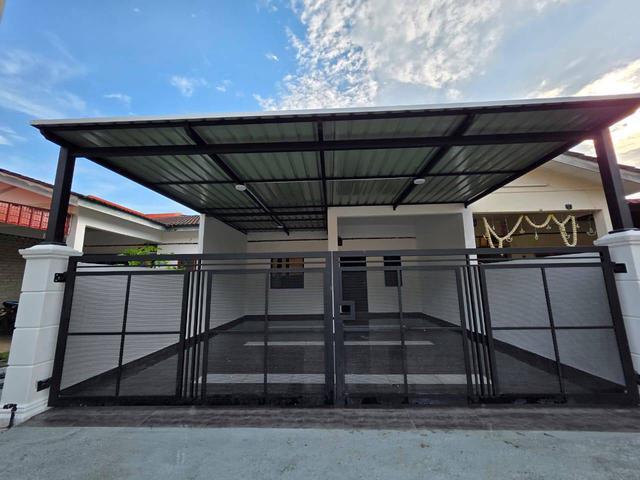 Terraced House for sale in Malaka