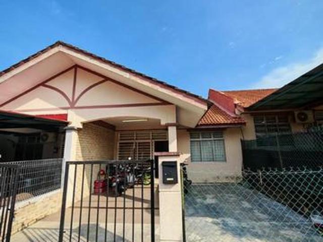 Terraced House for sale in Malaka