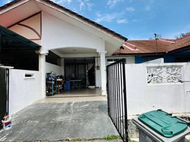 Terraced House for sale in Malaka
