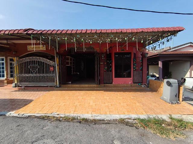 Terraced House for sale in Malaka