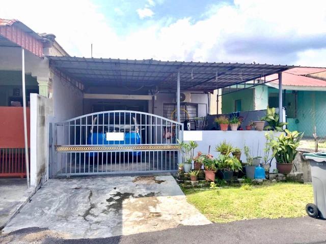 Terraced House for sale in Malaka