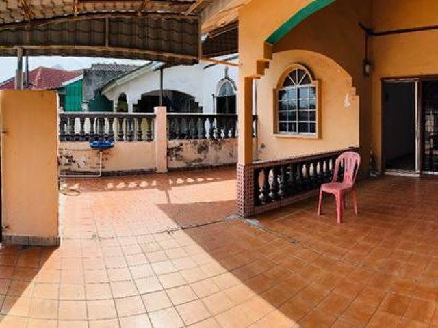 Terraced House for sale in Malaka