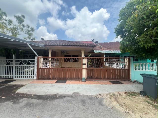 Terraced House for sale in Malaka