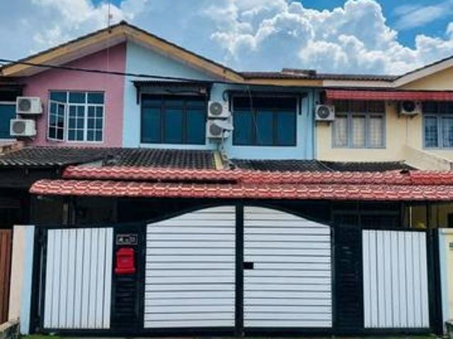 Terraced House for sale in Malaka