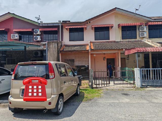 Terraced House for sale in Malaka
