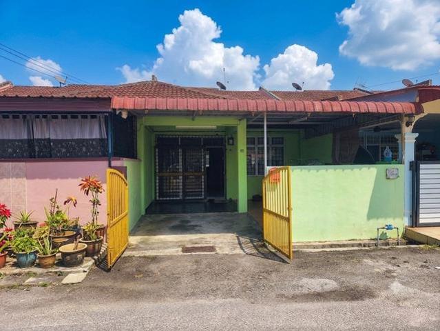 Terraced House for sale in Malaka