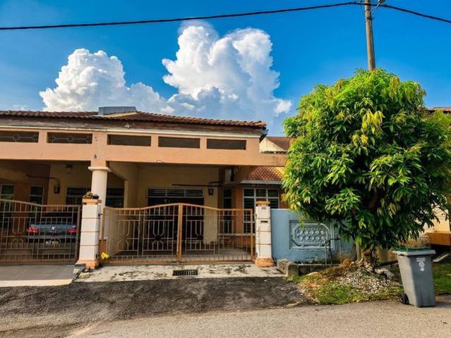 Terraced House for sale in Rembia, Malaka