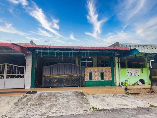 Terraced House for sale in Malaka