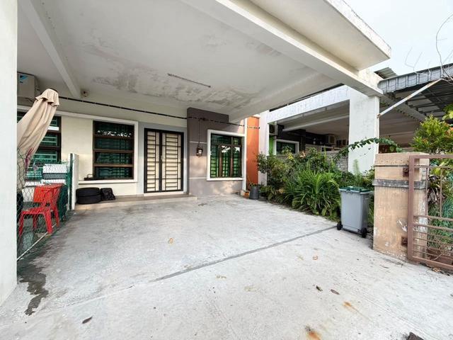 Terraced House for sale in Malaka