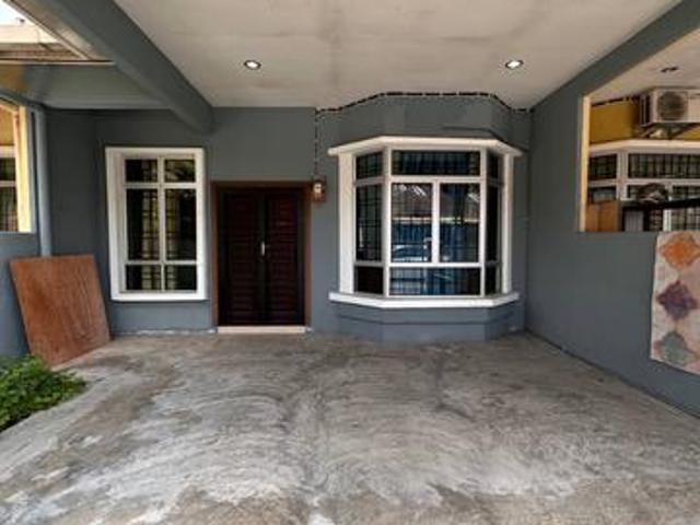 Terraced House for sale in Malaka