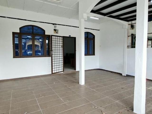 Terraced House for sale in Malaka