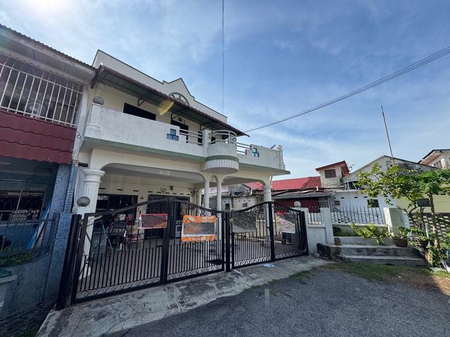 Terraced House for sale in Malaka