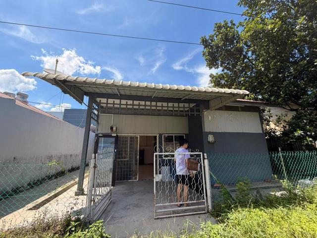 Bungalow for sale in Malaka