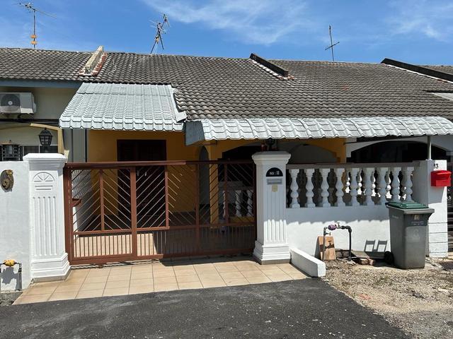Terraced House for sale in Malaka