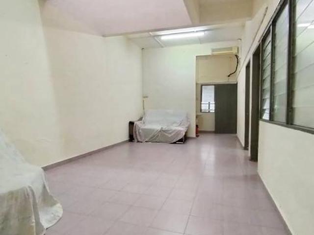 Terraced House for sale in Malaka