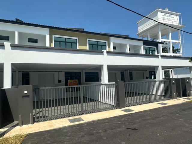 Terraced House for sale in Malaka