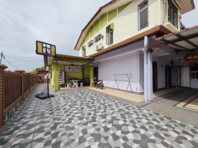 Terraced House for sale in Malaka