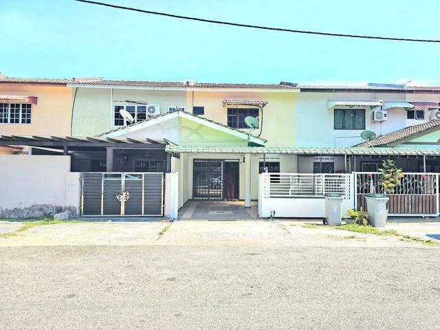 Terraced House for sale in Malaka