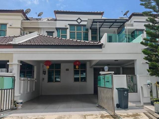 Terraced House for sale in Malaka
