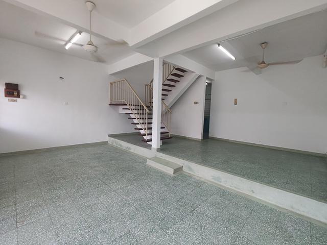 Terraced House for sale in Malaka