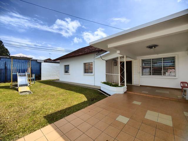 Bungalow for sale in Malaka