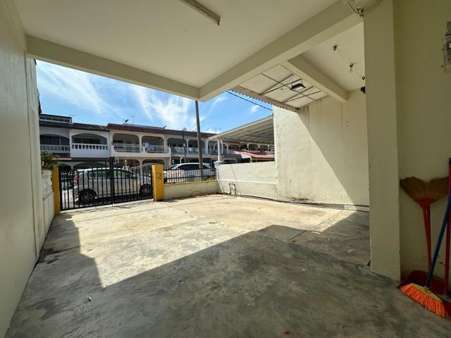 Terraced House for sale in Malaka