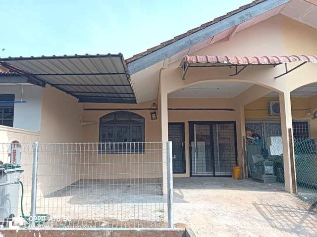 Terraced House for sale in Malaka