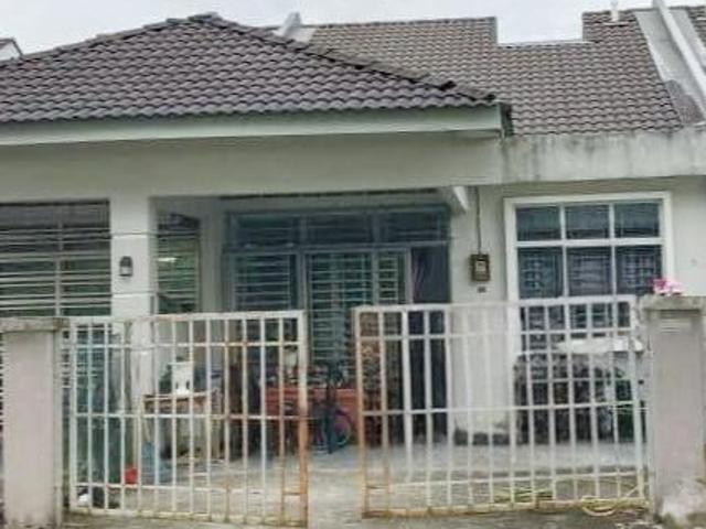 Terraced House for sale in Malaka