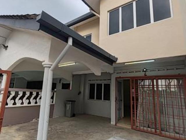 Terraced House for sale in Malaka