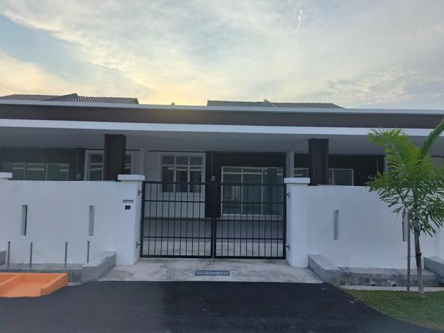 Terraced House for sale in Malaka