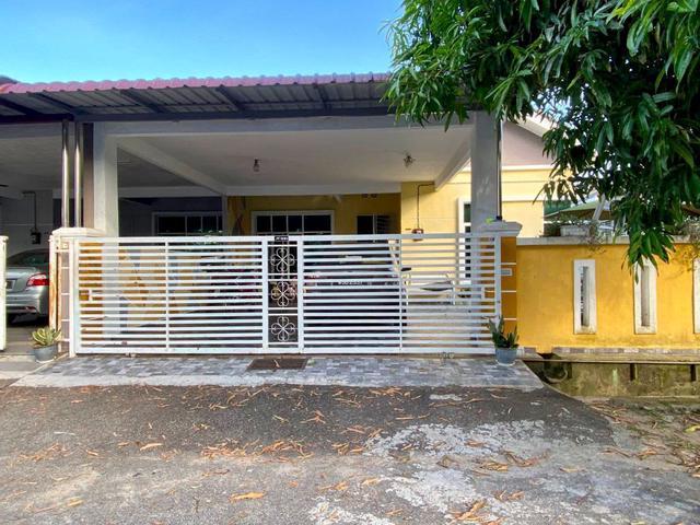 Residential House for sale in Malaka
