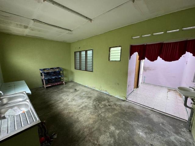 Terraced House for sale in Malaka