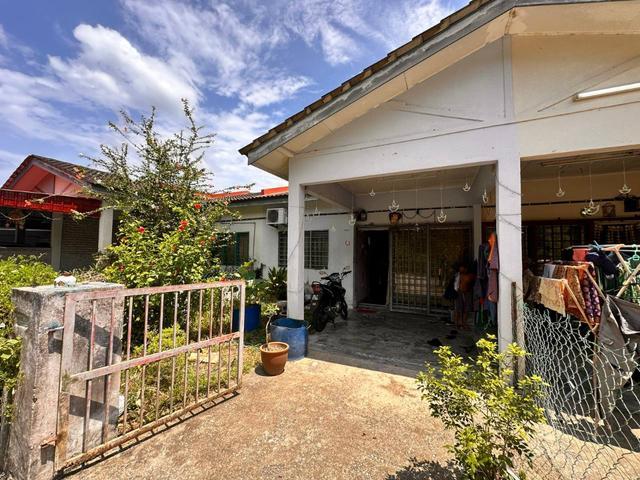 Terraced House for sale in Malaka