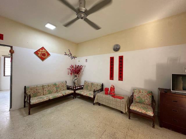 Flat for sale in Malaka