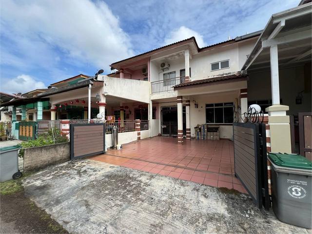 Terraced House for sale in Malaka