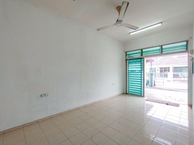 Terraced House for sale in Malaka