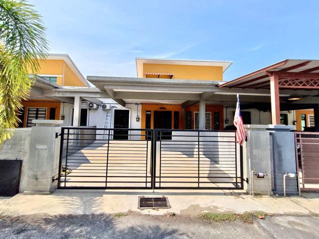 Terraced House for sale in Malaka