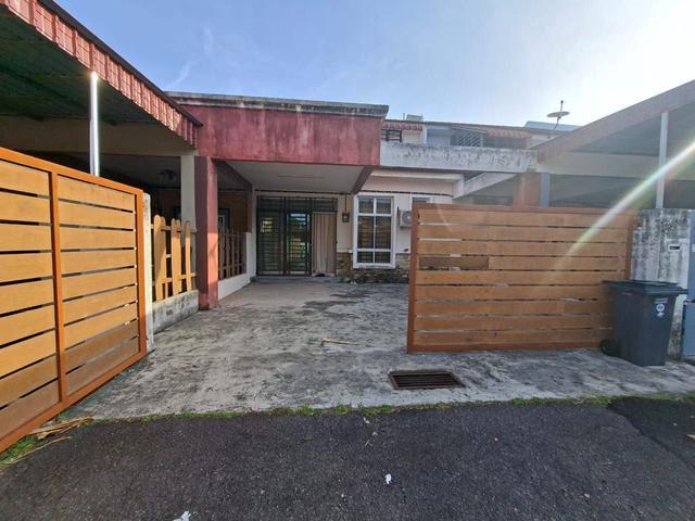 Terraced House for sale in Malaka