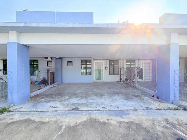 Terraced House for sale in Malaka