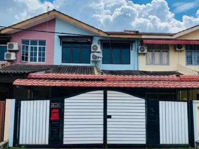 Terraced House for sale in Malaka