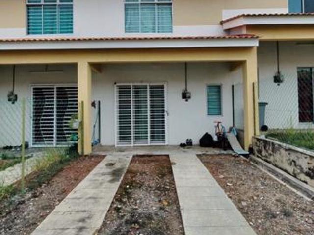 Terraced House for sale in Malaka