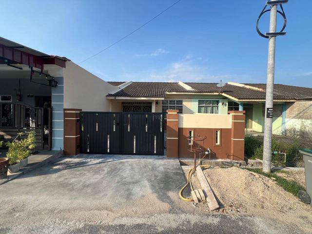 Terraced House for sale in Malaka
