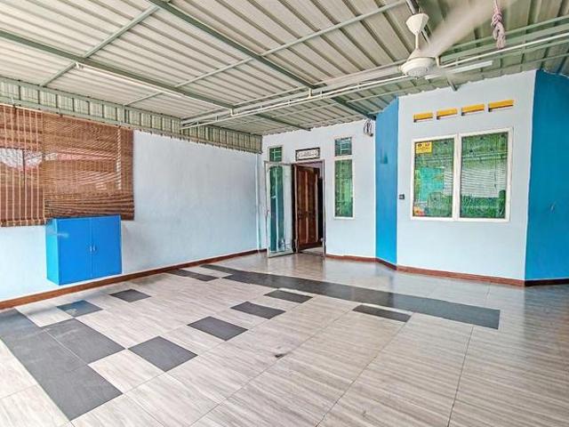 Terraced House for sale in Malaka