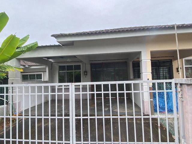 Terraced House for sale in Malaka