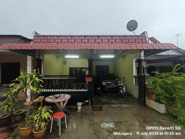 Terraced House for sale in Malaka