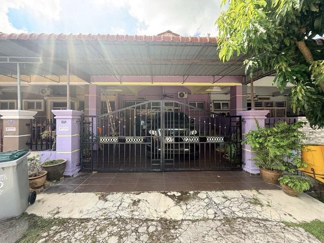 Terraced House for sale in Malaka